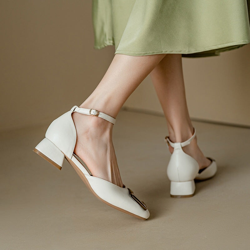 Sandalias Mary Jane de piel con tira al tobillo, tac&oacute;n cuadrado y punta redonda en color nude, rojo y beige