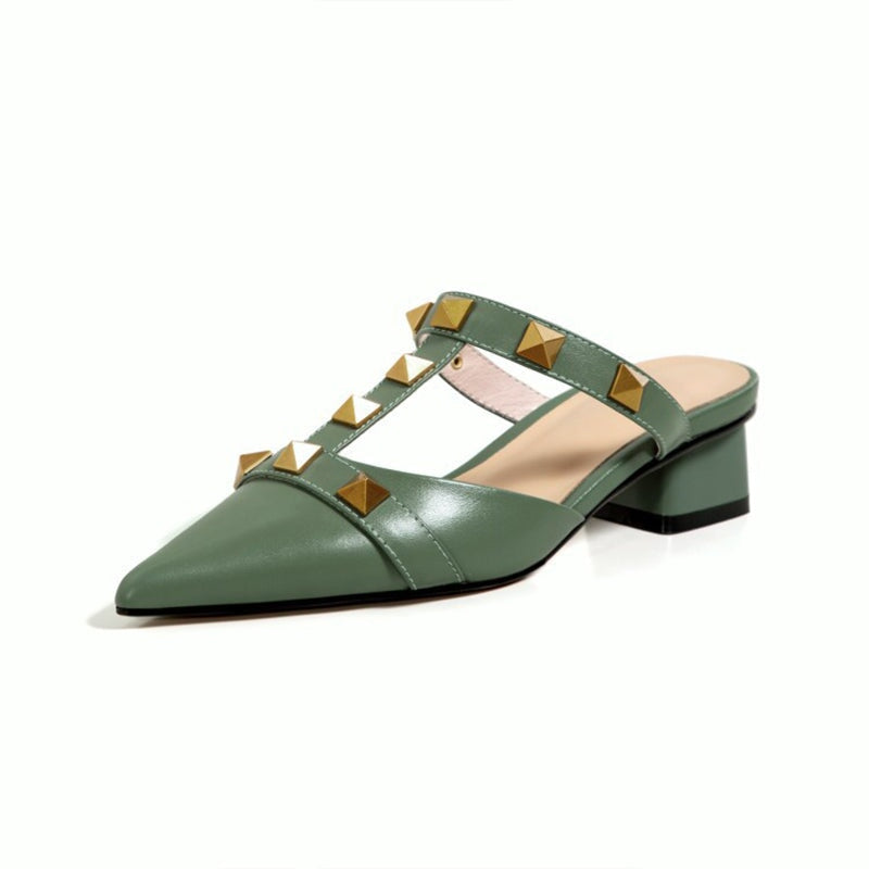 Pumps met spitse neus en middelhoge hak, instappers van rundleer in de kleuren abrikoos/beige/groen.