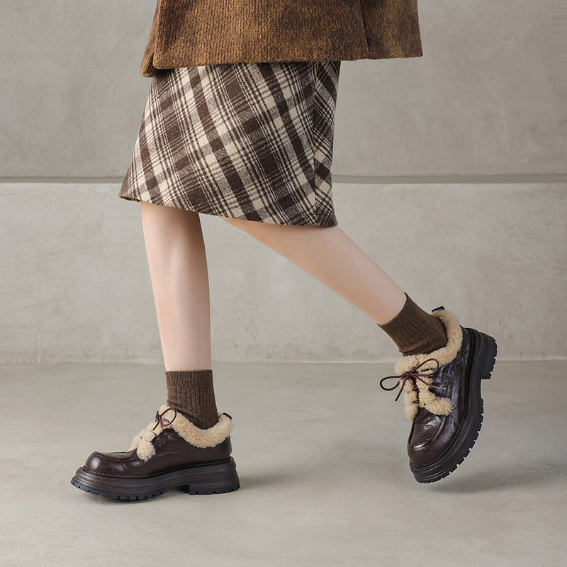 Winterse platform Oxford schoenen met ruige details, vetersluiting, casual schoenen van schapenvachtleer in zwart/bruin.