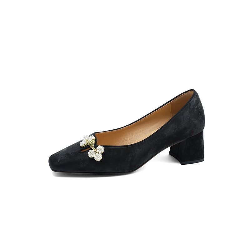 Traditionele Chinese pumps met vierkante neus, comfortabel van rundleer, in abrikoos/zwart.