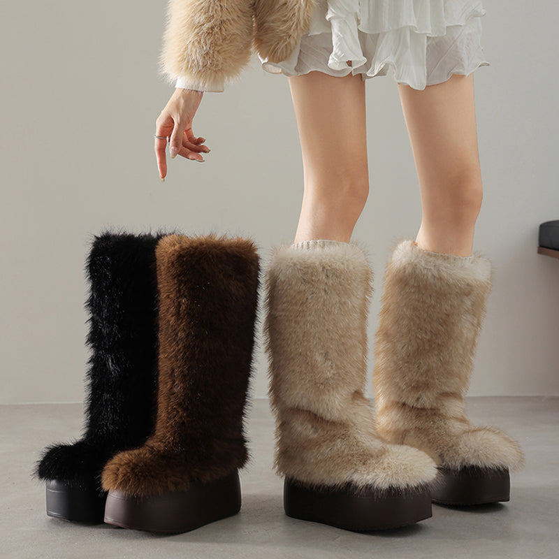 Harige kniehoge platform snowboots van imitatiebont (80 mm) in de kleuren koffie/grijs/zwart.
