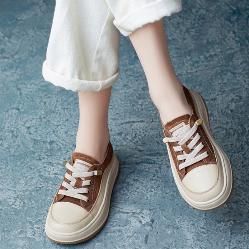 Ademende leren platform sneakers voor dames, 35 mm hoog, in groen/beige/bruin.