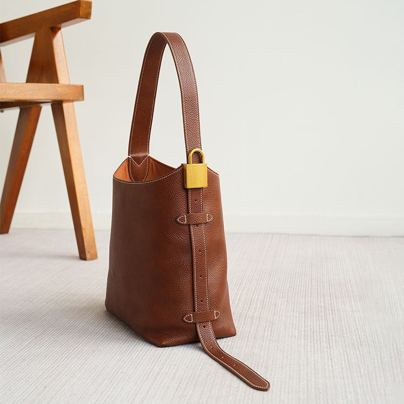 Braune Leder-Beuteltasche, ger&auml;umig, l&auml;ssige Pendler-Schultertasche