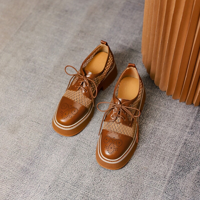 Damen-Plateau-Oxford-Schuhe aus Leder f&uuml;r den Sommer mit Mesh-Eins&auml;tzen in Braun/Wei&szlig;