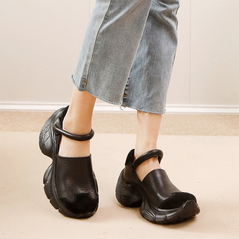 Klobige Mary-Jane-Schuhe aus Rindsleder mit Plateau und verstellbarem Klettverschluss in Schwarz/Hellbraun