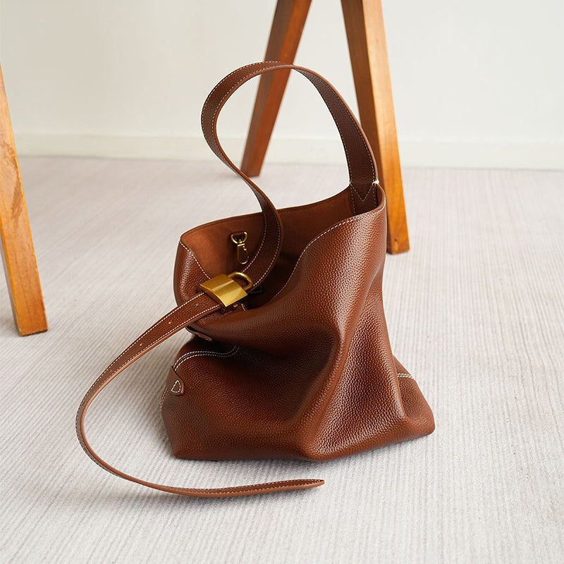 Braune Leder-Beuteltasche, ger&auml;umig, l&auml;ssige Pendler-Schultertasche