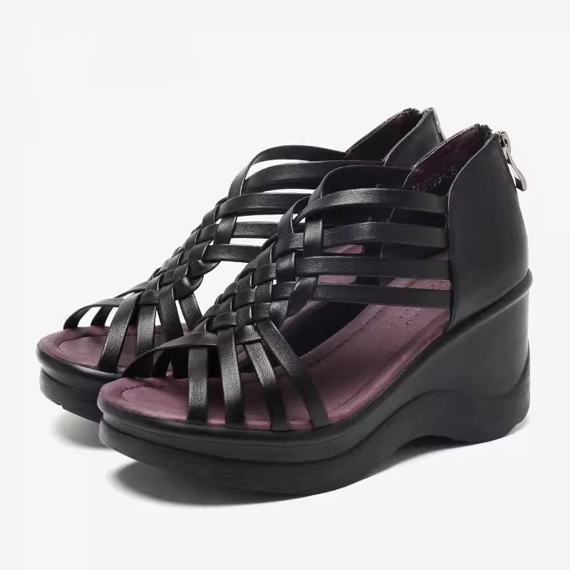 Handgemaakte sandalen met hoge hakken van geweven leer in diverse kleuren, met open neus en retro sleehak in zwart/wit/multicolor.