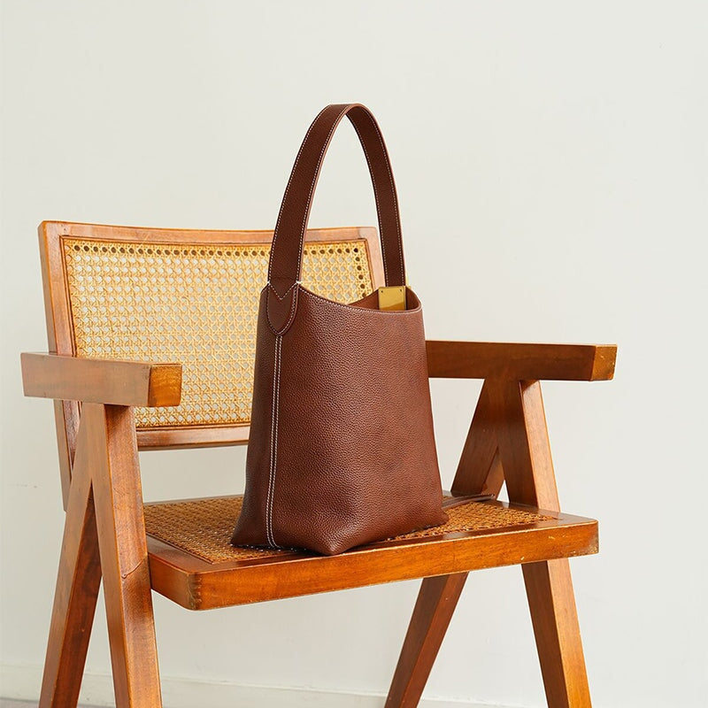 Braune Leder-Beuteltasche, ger&auml;umig, l&auml;ssige Pendler-Schultertasche