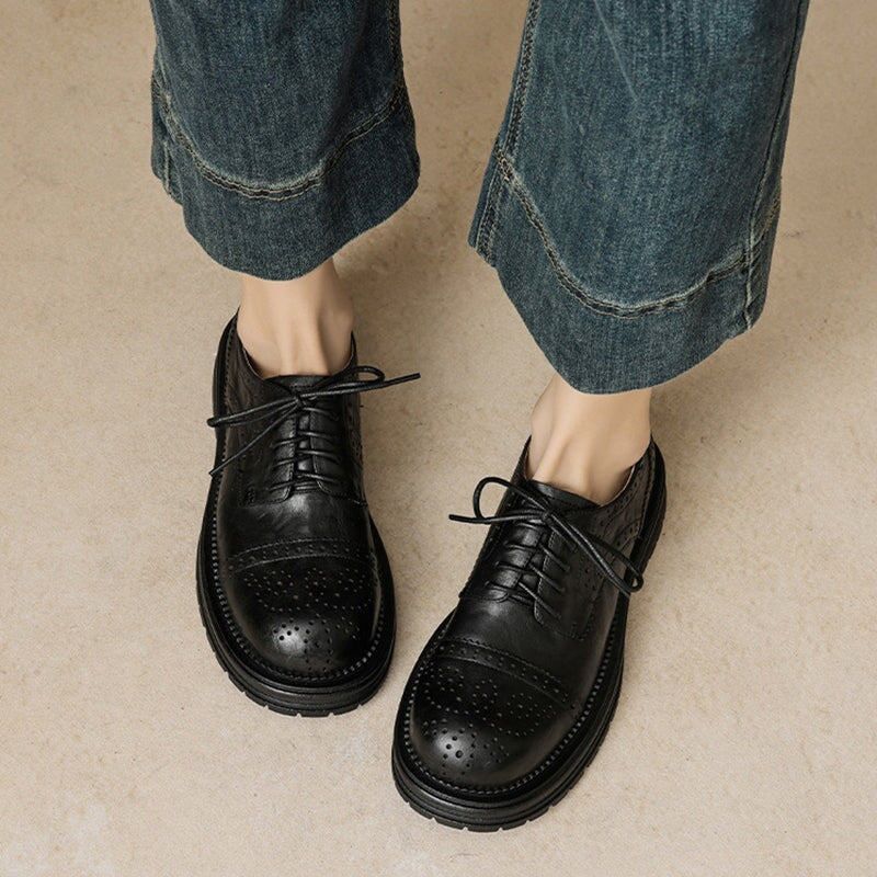 Vintage britische Brogue-Schuhe &ndash; Schn&uuml;rschuhe mit runder Zehenpartie und niedrigem Absatz, schwarz/braun
