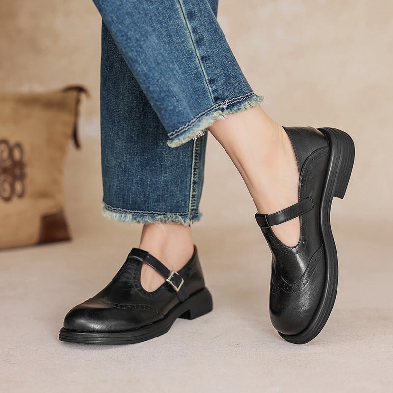 Preppy-Style Mary Jane Brogue-Schuhe mit T-Riemen aus Lammleder in Braun/Schwarz