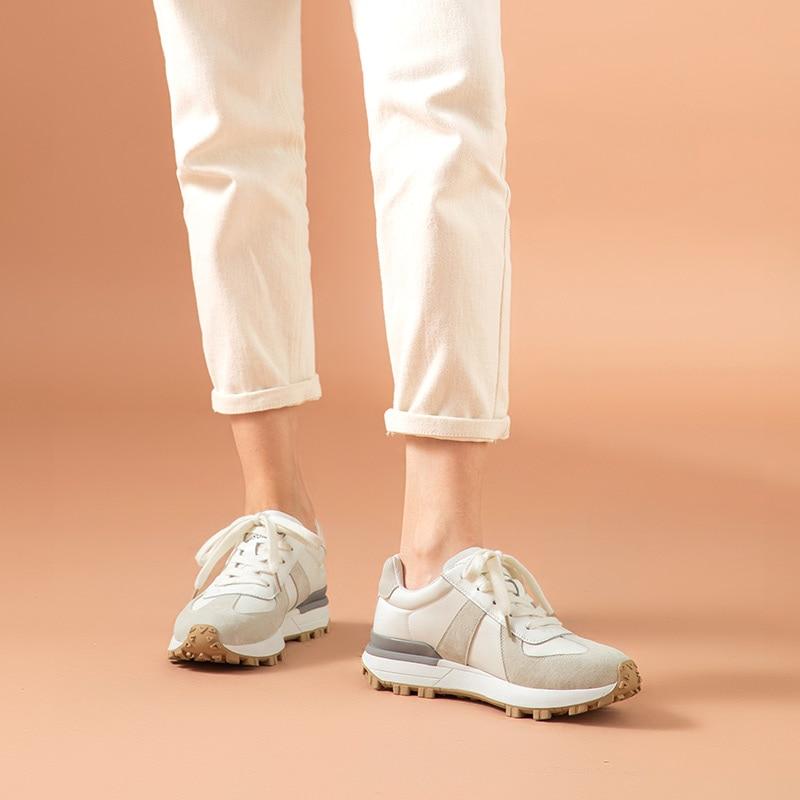 Casual sneakers voor dames van su&egrave;de leer met patchwork in gemengde kleuren, vetersluiting, ronde neus, platformzool, handgemaakte platte schoenen