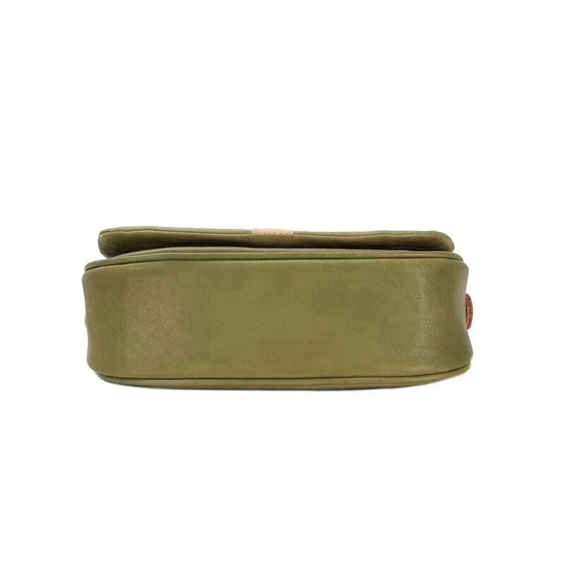 Sac bandouli&egrave;re chic en cuir tann&eacute; v&eacute;g&eacute;tal pour femme