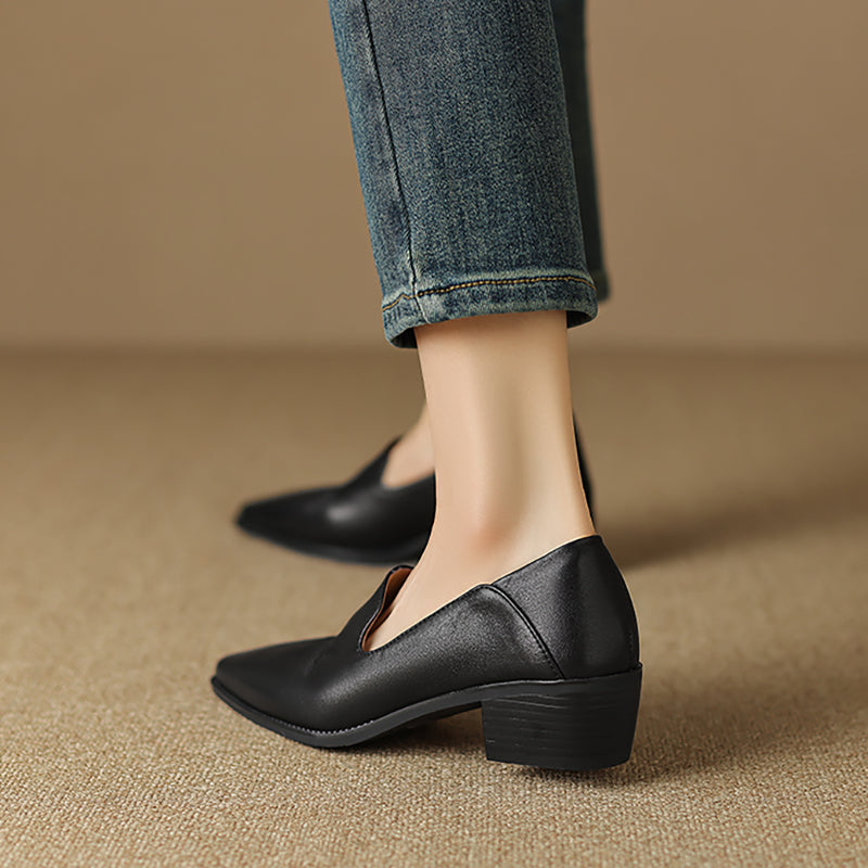 Handgefertigte Damen-Loafer mit spitzer Zehenpartie und Blockabsatz