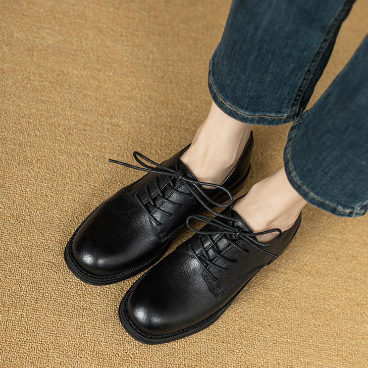 Handgefertigte britische Loafer aus Leder mit runder Zehenpartie, Schn&uuml;rung und klobigem Absatz