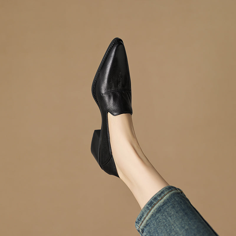 Handgefertigte Damen-Loafer mit spitzer Zehenpartie und Blockabsatz