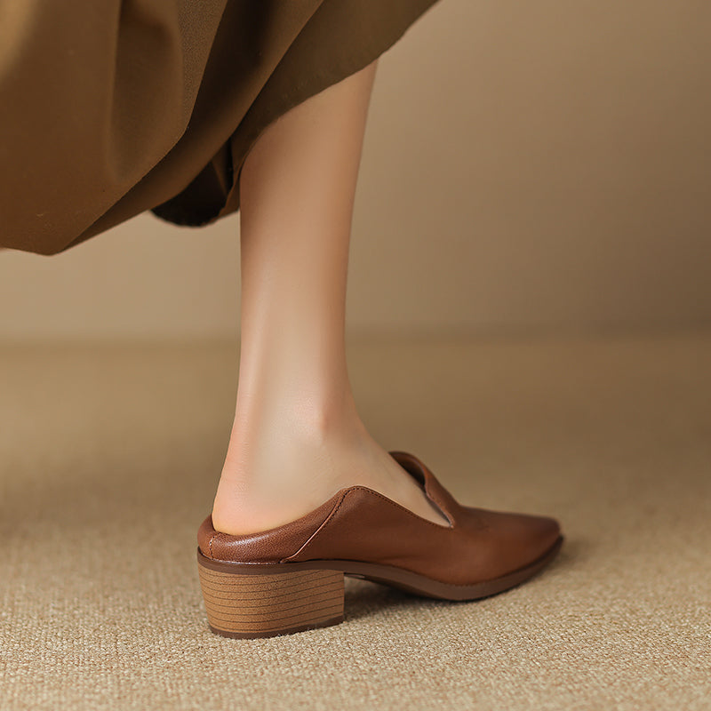 Handgefertigte Damen-Loafer mit spitzer Zehenpartie und Blockabsatz