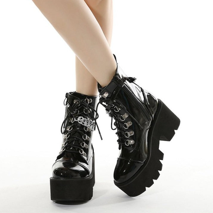 Stivaletti alla caviglia con plateau e catena goth punk
