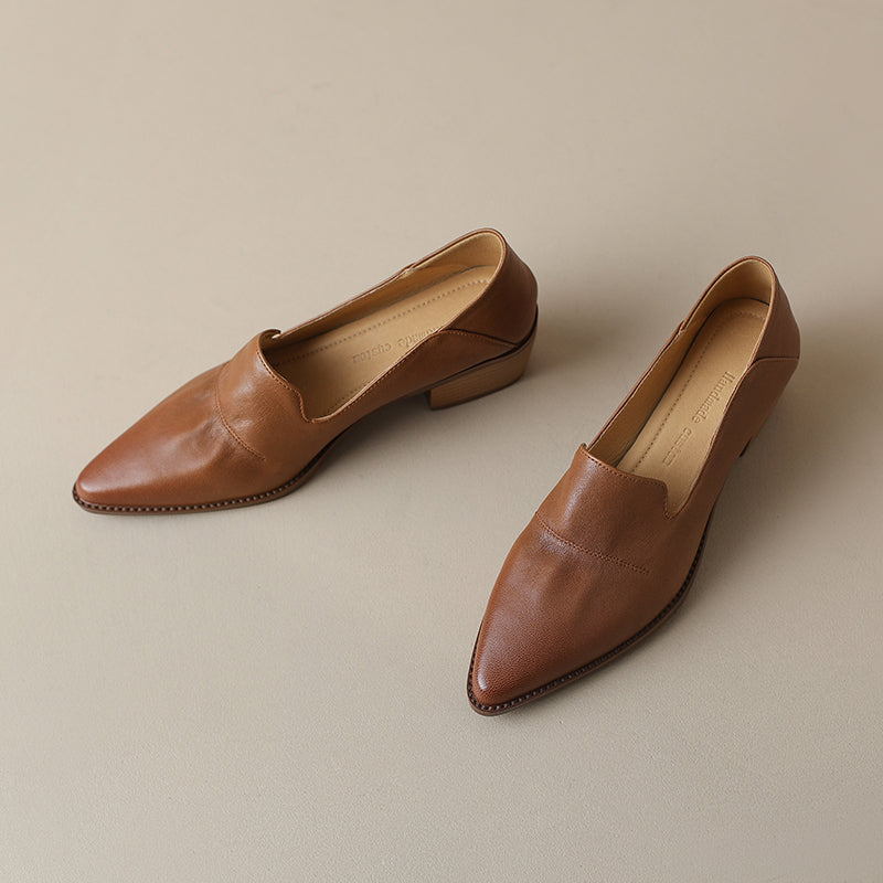 Handgefertigte Damen-Loafer mit spitzer Zehenpartie und Blockabsatz