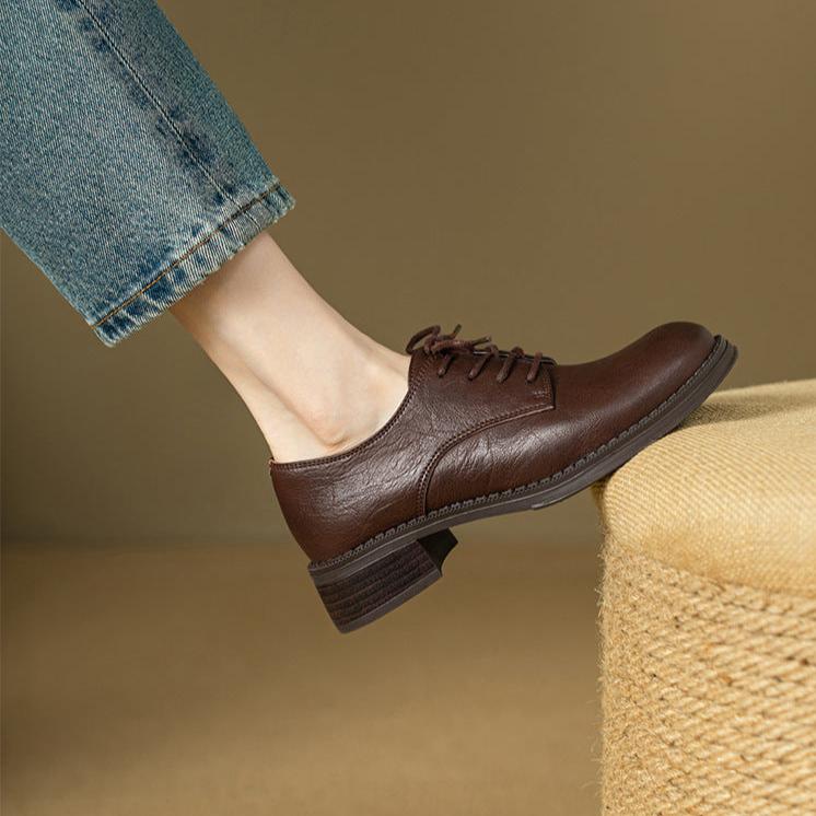Handgefertigte britische Loafer aus Leder mit runder Zehenpartie, Schn&uuml;rung und klobigem Absatz