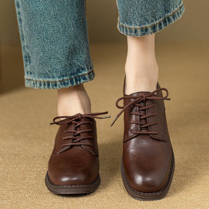 Handgefertigte britische Loafer aus Leder mit runder Zehenpartie, Schn&uuml;rung und klobigem Absatz