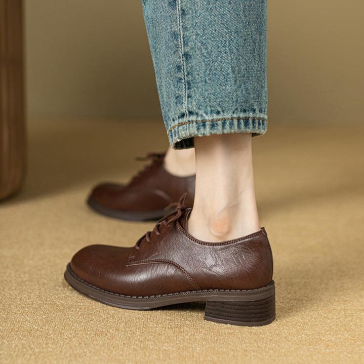 Handgefertigte britische Loafer aus Leder mit runder Zehenpartie, Schn&uuml;rung und klobigem Absatz