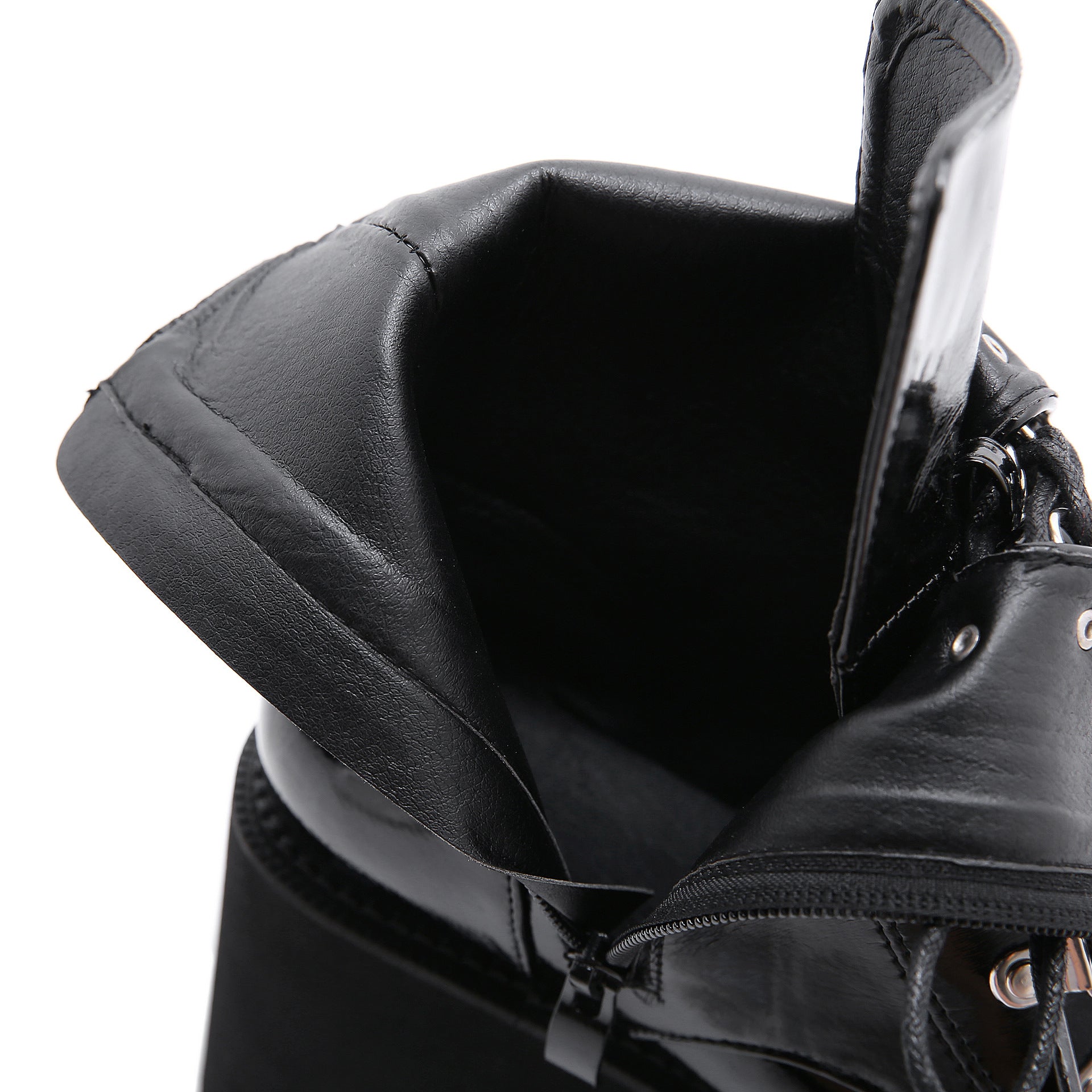 Stivaletti alla caviglia con plateau e catena goth punk