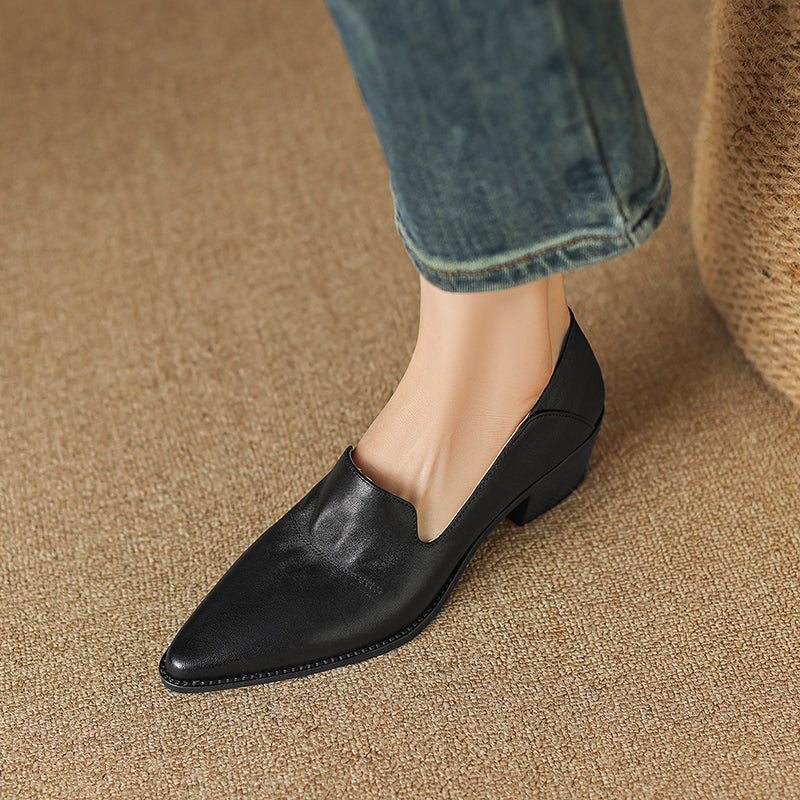 Handgefertigte Damen-Loafer mit spitzer Zehenpartie und Blockabsatz
