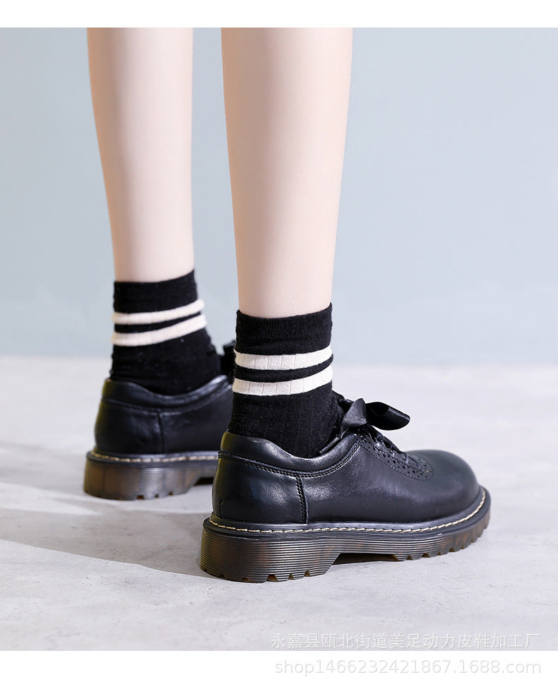 Damskie buty typu oksford z okrągłym noskiem i sznurowaniem w stylu retro &ndash; płaskie