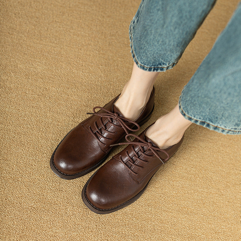 Handgefertigte britische Loafer aus Leder mit runder Zehenpartie, Schn&uuml;rung und klobigem Absatz