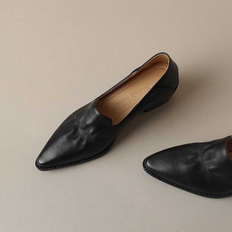 Handgefertigte Damen-Loafer mit spitzer Zehenpartie und Blockabsatz