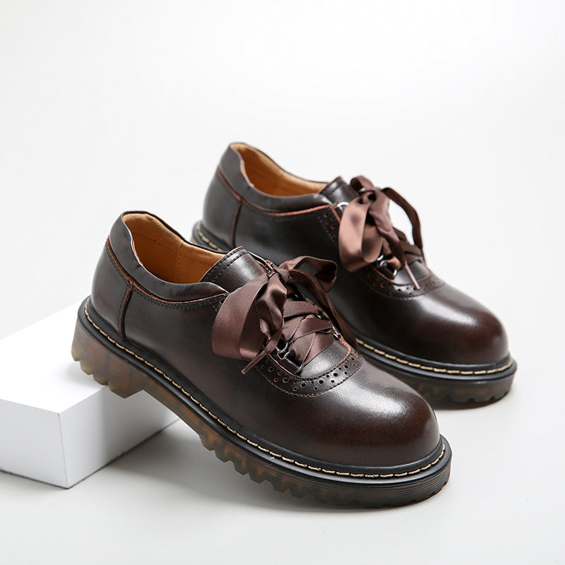 Damskie buty typu oksford z okrągłym noskiem i sznurowaniem w stylu retro &ndash; płaskie
