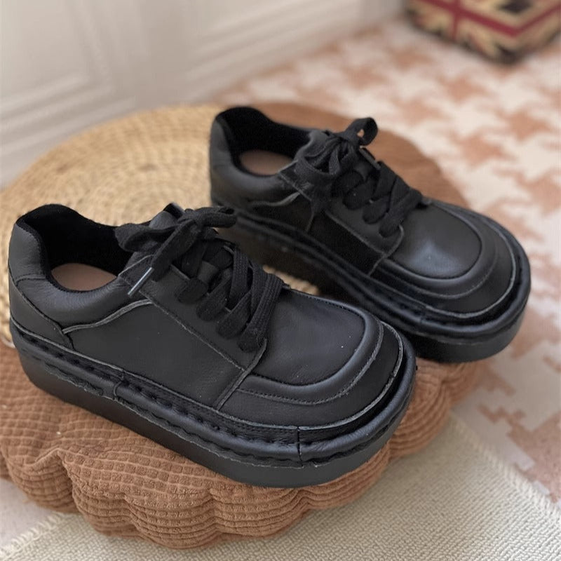 Chaussures d&eacute;contract&eacute;es basses &agrave; lacets et plateforme &eacute;paisse pour femmes &ndash; Style moche-mignon