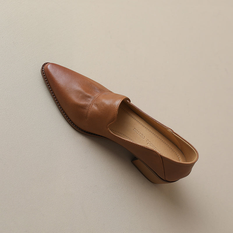Handgefertigte Damen-Loafer mit spitzer Zehenpartie und Blockabsatz