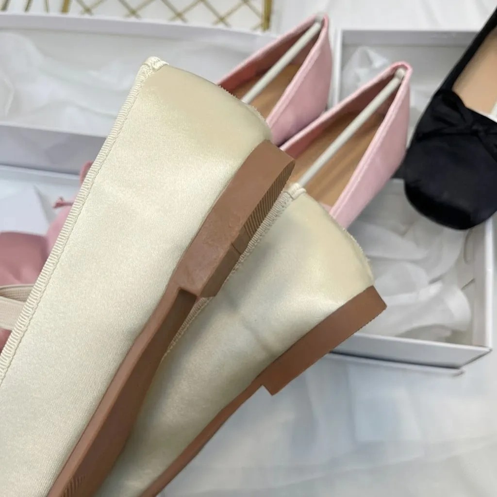 Ballerine in raso con fiocco decorativo &ndash; Morbide, flessibili e comode per tutti i giorni - N47