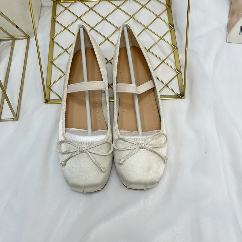 Ballerine in raso con fiocco decorativo &ndash; Morbide, flessibili e comode per tutti i giorni - N47